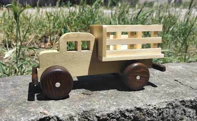 Дървен ретро камион