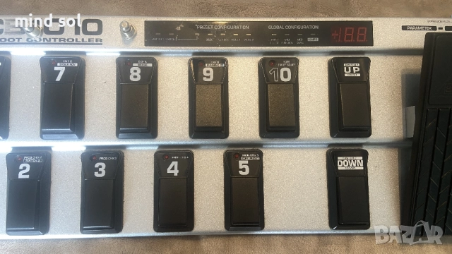 Behringer FCB1010 Футсуич, снимка 3 - Китари - 51729312