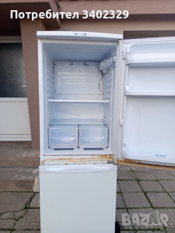 Хладилник Indesit, снимка 2 - Хладилници - 52827508