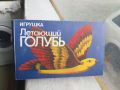 Летящ гълъб - Стара руска играчка птичка, снимка 1 - Антикварни и старинни предмети - 45080818