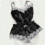 Елегантна дамска пижама – топ, къси панталонки и сатениран аксесоар., снимка 2