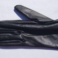 Дълги Черни Ръкавици От Изкуствена Кожа Размер S, снимка 5 - Ръкавици - 45483178