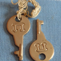 Две стари ключета от соца за дипломатическо куфарче за КОЛЕКЦИЯ ДЕКОРАЦИЯ БИТОВ КЪТ 40964, снимка 1 - Други ценни предмети - 44949779