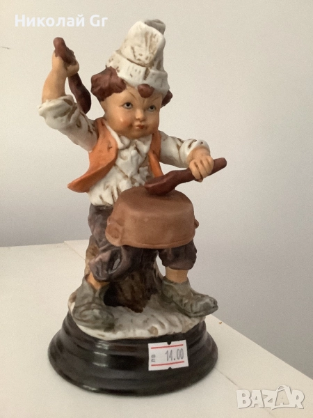 Фигурка  от порцелан.  Височина 19 см стил Каподемонте отличен състояние, снимка 1