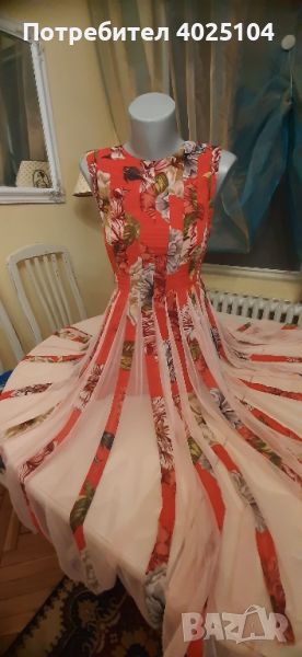 Стилна рокля на марката ASOS  червена с флорални мотиви, снимка 1