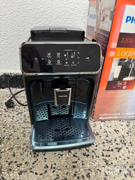 Кафеавтомат Philips 2200 EP2231/40 – Автоматична Еспресо Кафемашина с LatteGo Система, 1500W, 15bar!, снимка 1
