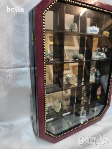 Стенна витрина с огледален гръб за малки фигурки, снимка 3 - Антикварни и старинни предмети - 54214774