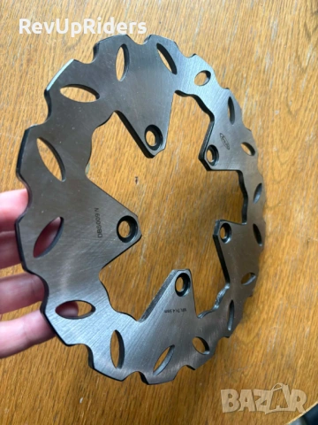 Предни и задни спирачни дискове Suzuki Hayabusa GSX 1300R, снимка 6 - Части - 54214140