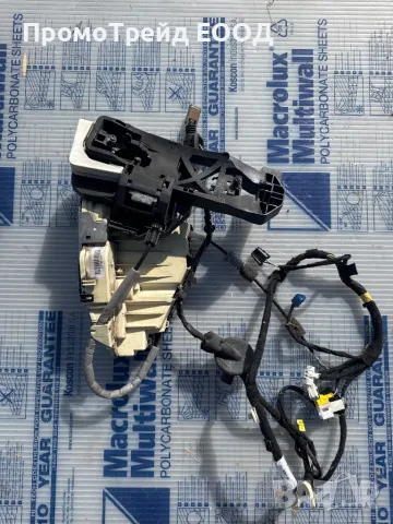 Предна лява брава основа дръжка врата Мерцедес Mercedes W221 A2217601234 A2217200835