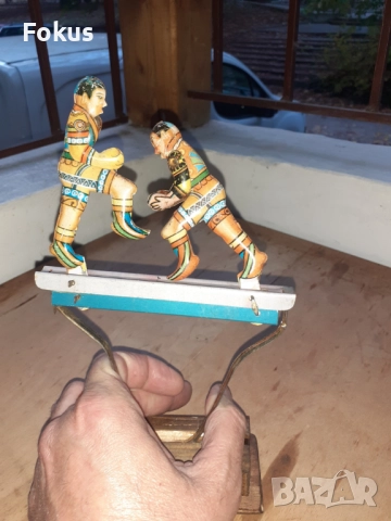 Стара ламаринена играчка - боксьори