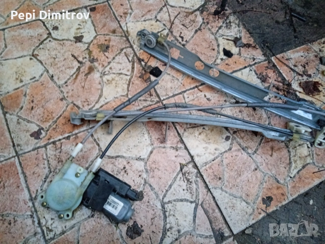 Моторче за повдигане на стъклоповдигач, десен преден 128000472 Renault Megane 2, снимка 2 - Части - 53029060