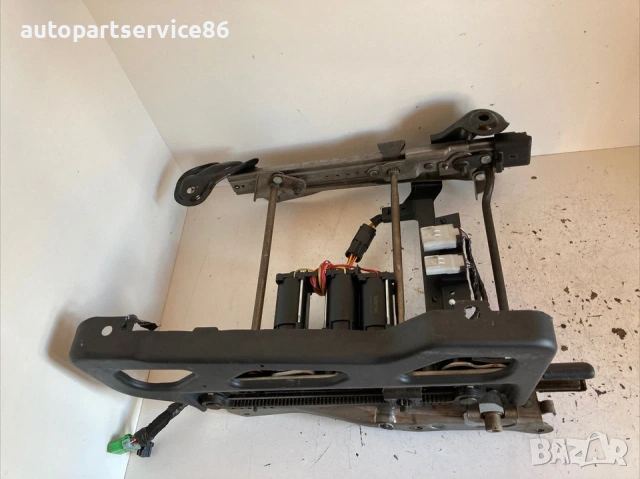 Мотор за регулиране на предна дясна седалка за Jeep Cherokee KJ 3.7 (2005), снимка 2 - Части - 53384332