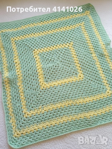 Бебешко ръчно плетено одеяло