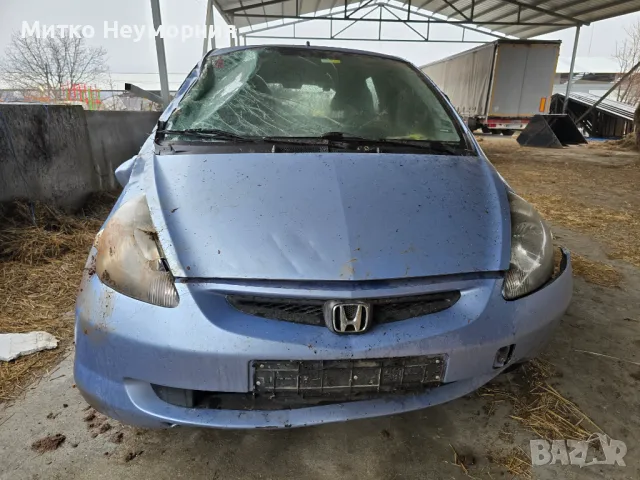 Продавам ударен автомобил Honda Jazz, снимка 1 - Автомобили и джипове - 48542874