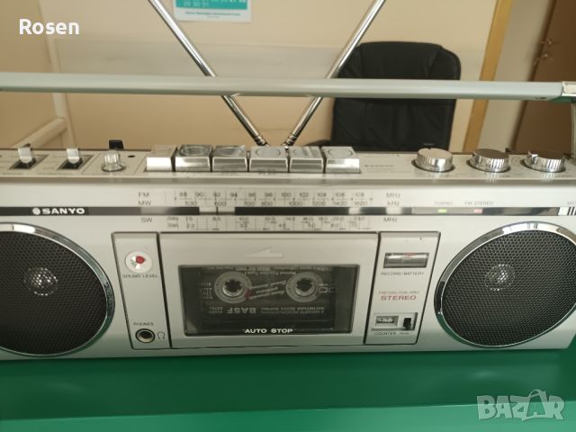Продавам радиокасетофон mini boombox Sanyo M 7700 k Japan , снимка 2 - Радиокасетофони, транзистори - 46390187