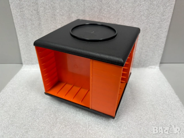 Ретро въртяща се поставка (касетник) за аудио касети от 70-те и 80-те години