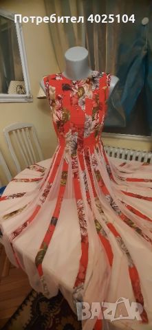 Стилна рокля на марката ASOS  червена с флорални мотиви