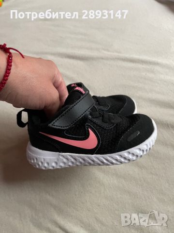 Оригинални детски маратонки Nike Revolution 6, снимка 2 - Детски маратонки - 45195066