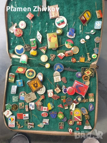 голяма стара колекция от значки с акцент СПОРТ