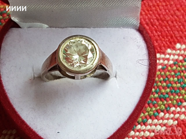 Сребърен пръстен с прозрачен камък 