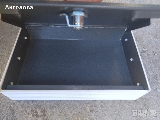 Малък сейф, снимка 2 - Сейфове и каси - 53234881