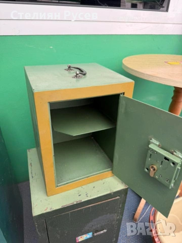 0904 каса сейф от истинско желязо ! ! ! 33см висок , 25см е широк и дълбок 62 евро / 121,26 лева -с , снимка 3 - Други - 54150046