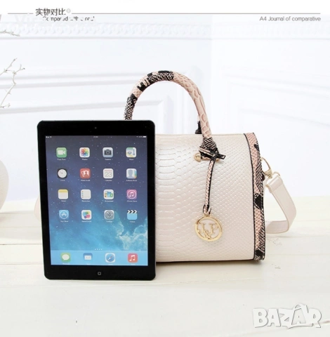 Дамска чанта с декорация , снимка 2 - Чанти - 53290031