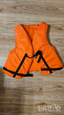 Спасителни жилетки, снимка 2 - Водни спортове - 54026312