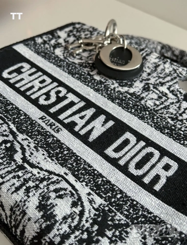 Dior дамска чанта, снимка 4 - Чанти - 53358726