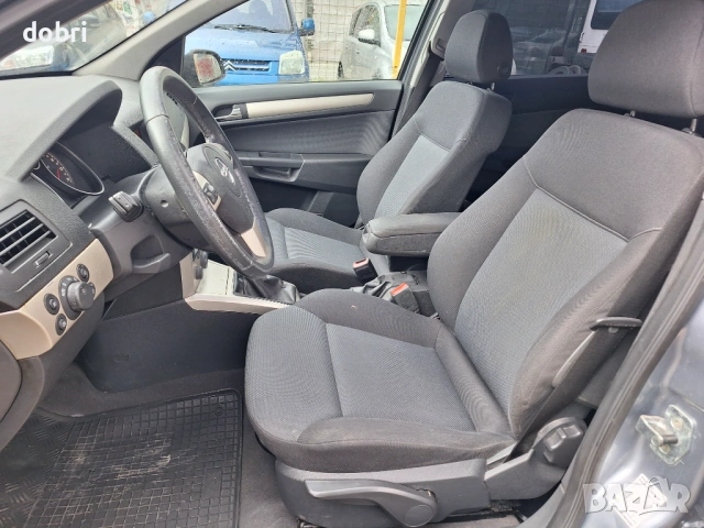 Опел астра 1.6 бензин с климатик фейслифт 2008г., снимка 12 - Автомобили и джипове - 54042439