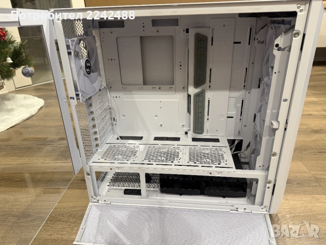 Продавам кутия Lian Li Lancool III RGB Mid-Tower TG White, снимка 6 - Захранвания и кутии - 53415073