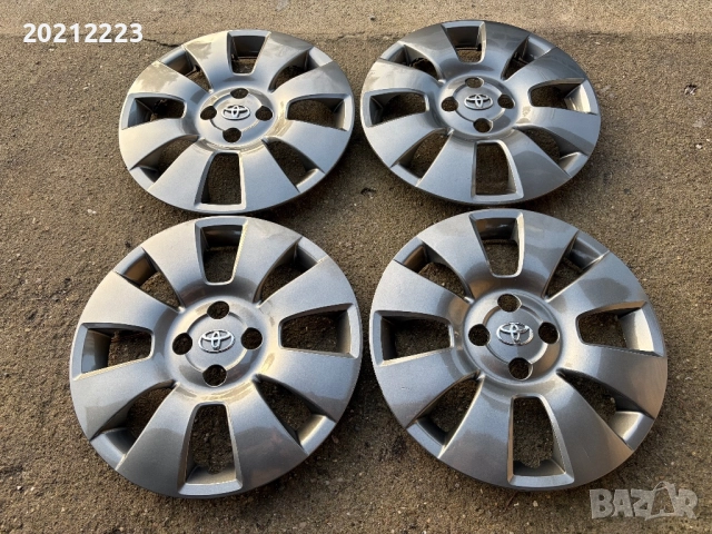 4 броя оригинални тасове за Toyota Yaris 15