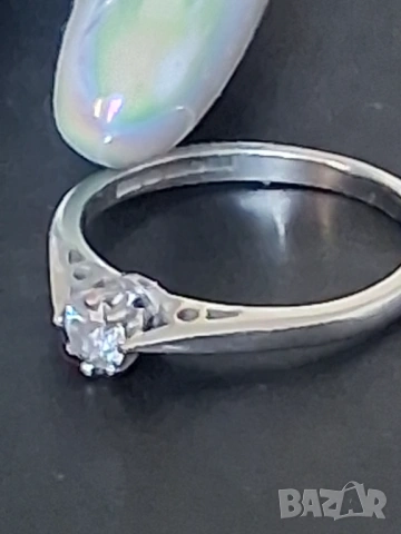 Продавам златен пръстен с брилянт, снимка 10 - Пръстени - 53692343