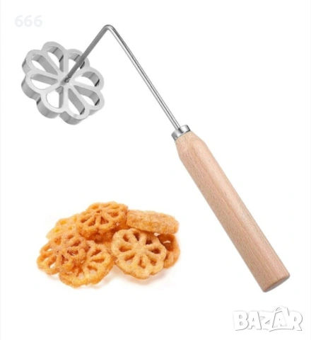 Форма за приготвяне на розети (или бунюелос), изработена от алуминиева сплав с дървена дръжка. 