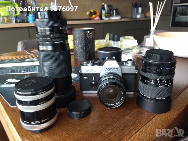 Фотоапарат Canon FTb с 3 обектива, телеконвертер 2х, светкавица и куфар, снимка 15 - Фотоапарати - 46182336