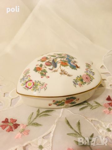 порцеланова кутия за бижута Wedgwood , снимка 1 - Декорация за дома - 46290685