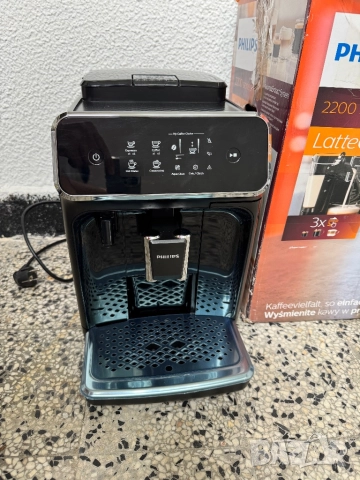 Кафеавтомат Philips 2200 EP2231/40 – Автоматична Еспресо Кафемашина с LatteGo Система, 1500W, 15bar!