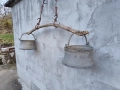 Комплект Стара Дървена Кобилица + Стари Ковани Медни Менци, Котли / 2 х 12 Литра. , снимка 1