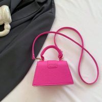 Дамска малка чанта , снимка 3 - Чанти - 45480290