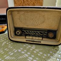 Лампово радио Loewe, снимка 1 - Аудиосистеми - 45150092