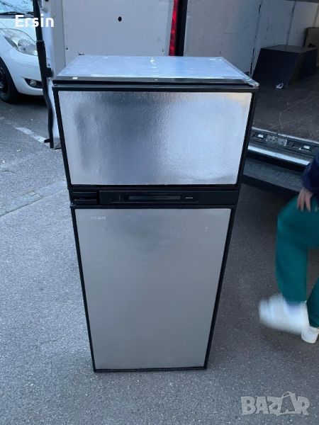 Хладилник Thetford N4170А работи с 12/220и газ  Цена 1.750 лева, снимка 1