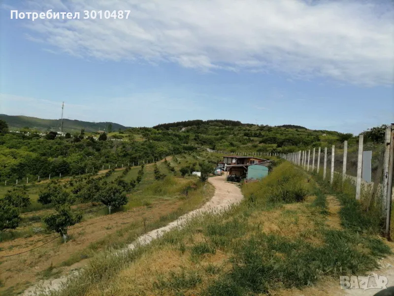 Парцел със сглобяема постройка, снимка 1