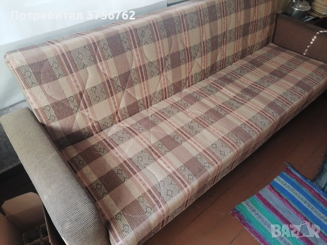 Продавам запазен разтегателен диван 