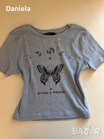 Къса синя тениска с принт 