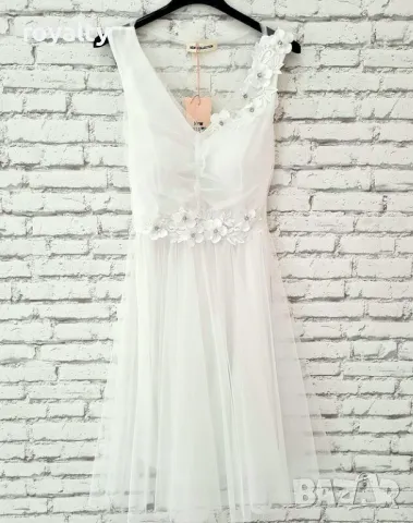 Дамска бяла официална рокля от тюл и цветчета