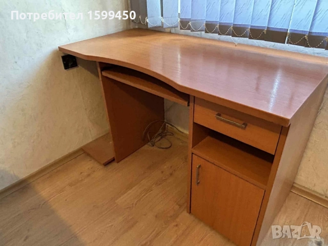 ученическо бюро без следи от употреба