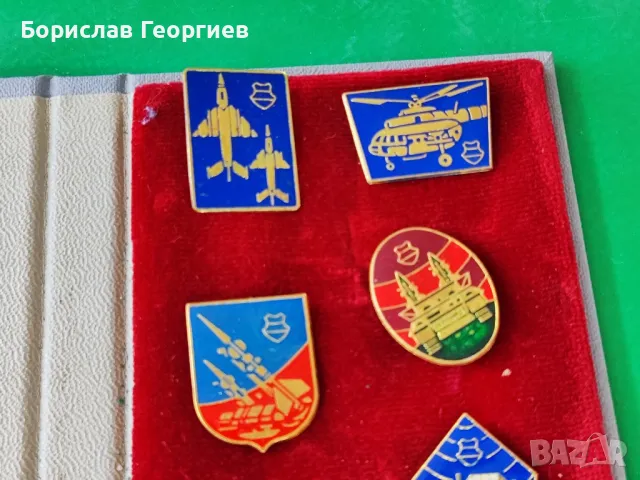 колекция стари Унгарски военни знаци значки в кутия

, снимка 2 - Колекции - 49920721