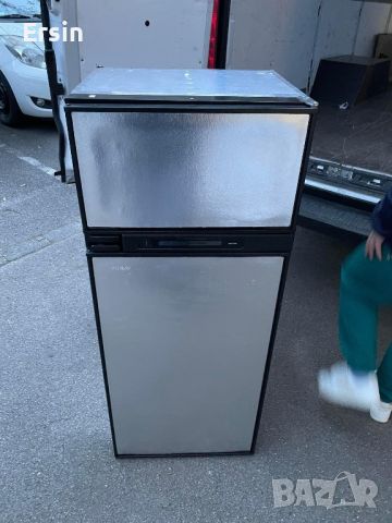 Хладилник Thetford N4170А работи с 12/220и газ  Цена 1.750 лева, снимка 1 - Хладилни чанти - 45419003