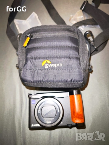 Фотоапарат за влогинг Sony ZV-1 с L грип/бракет SmalRig и екстри, снимка 8 - Фотоапарати - 53927135