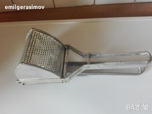 Български порцеланов сервиз и преса за картофи., снимка 11 - Сервизи - 37134870